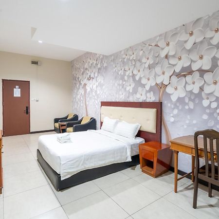 Pertama Lodge Tawau Esterno foto