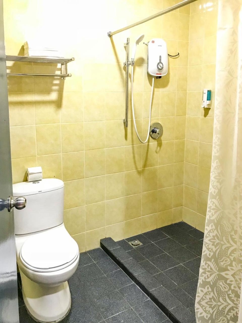 Pertama Lodge Tawau Esterno foto